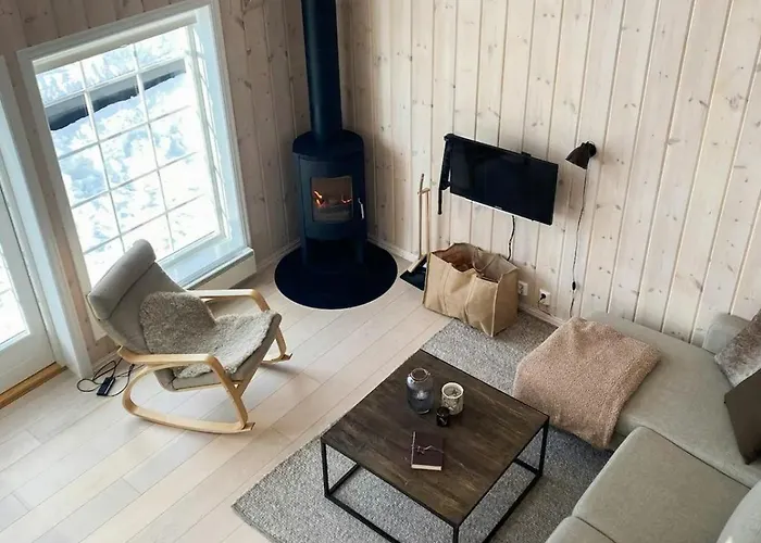 Relax By The Tracks In A At Prázdninový dům Sjusjoen