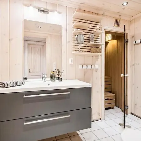 Relax By The Tracks In A At * Sjusjoen